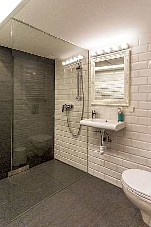 Deluxe Family Suite