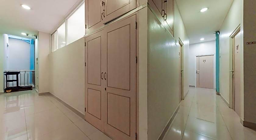 RedDoorz near Pasar Baru Bandung