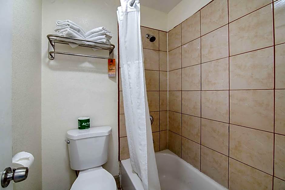 Howard Johnson Suites by Wyndham San Diego Chula Vista/BayFt