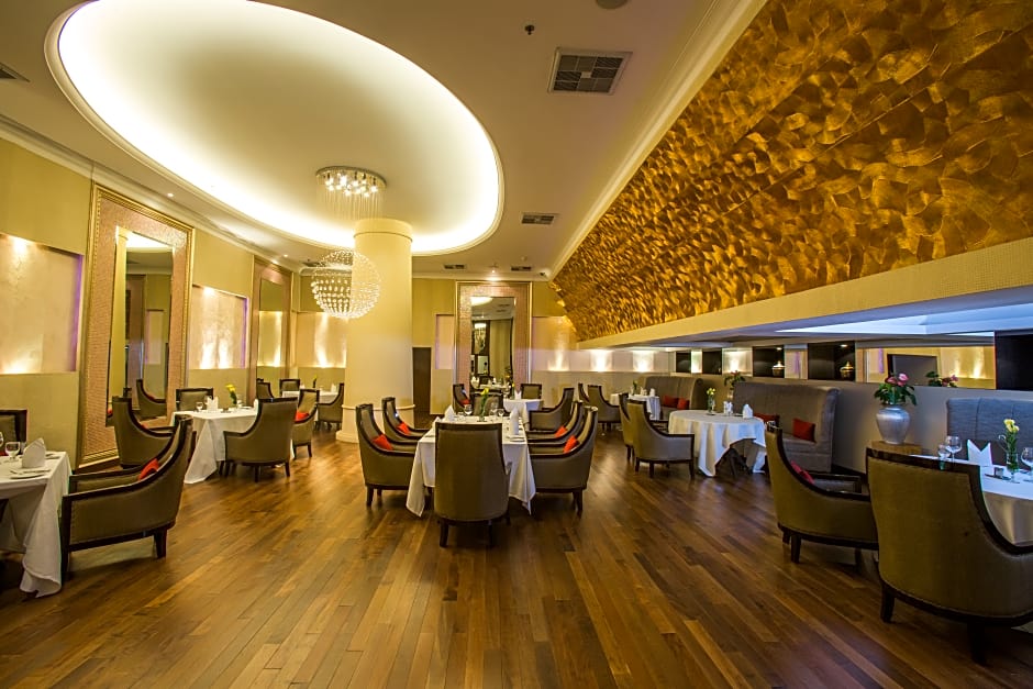 Ramada Plaza by Wyndham Bangkok Menam Riverside