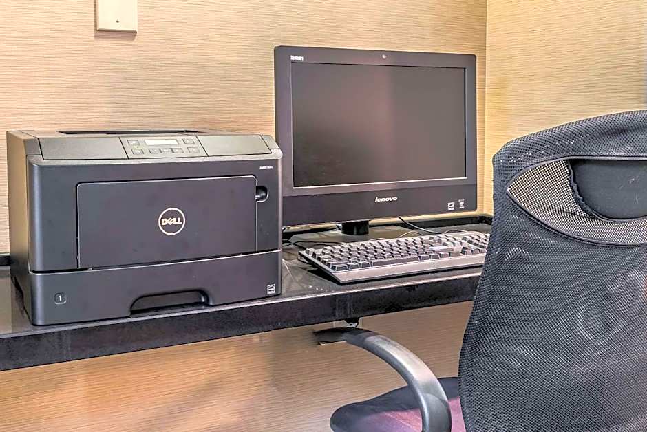 Comfort Inn & Suites Piqua-Near Troy-I75