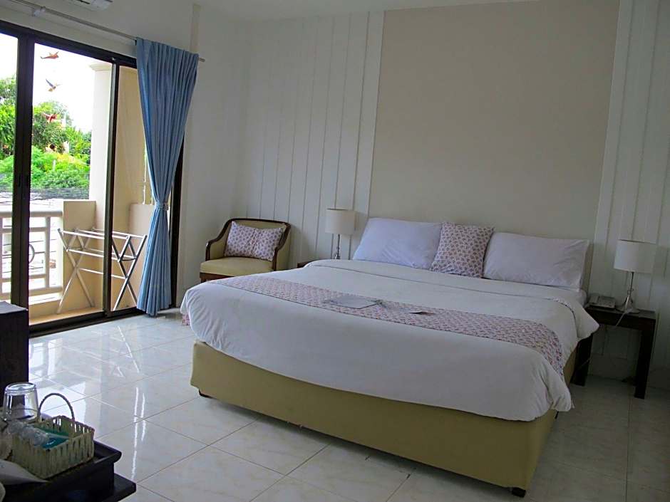 Baan Sattahip by the sea