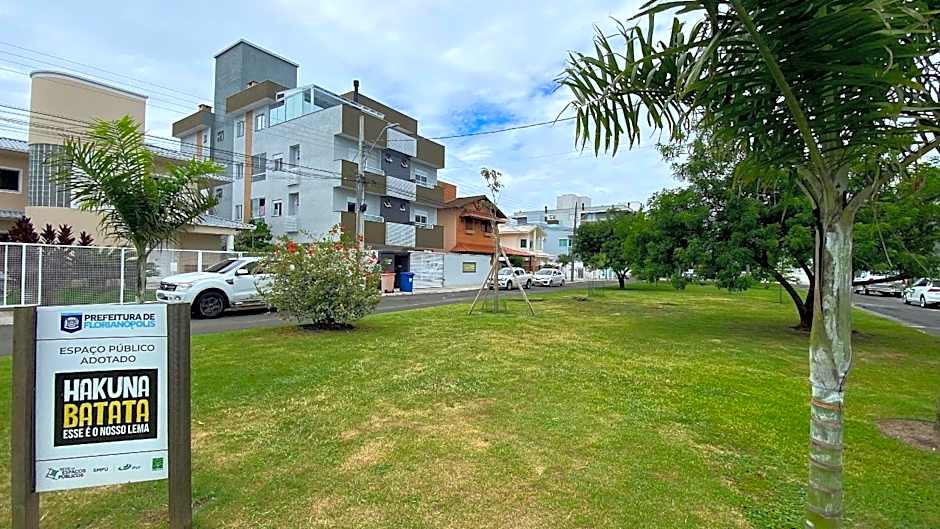 Espaço prático e clean 700 mts praia