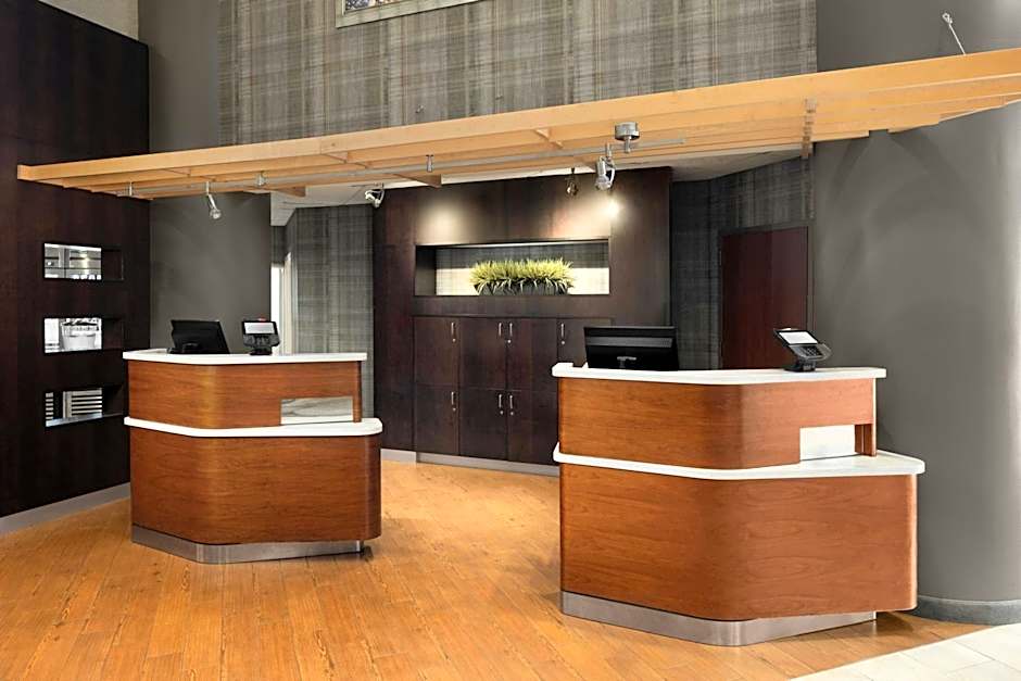 Courtyard by Marriott Long Island MacArthur Airport