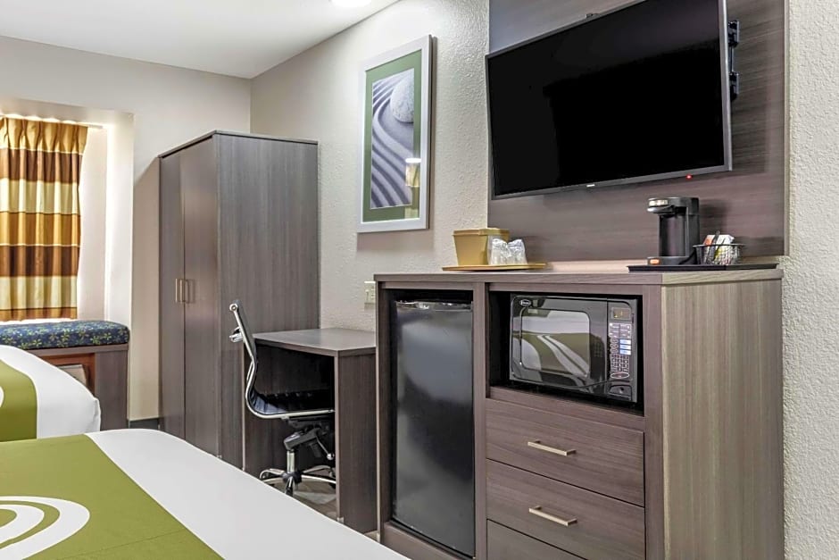 Quality Inn & Suites Longview I-20