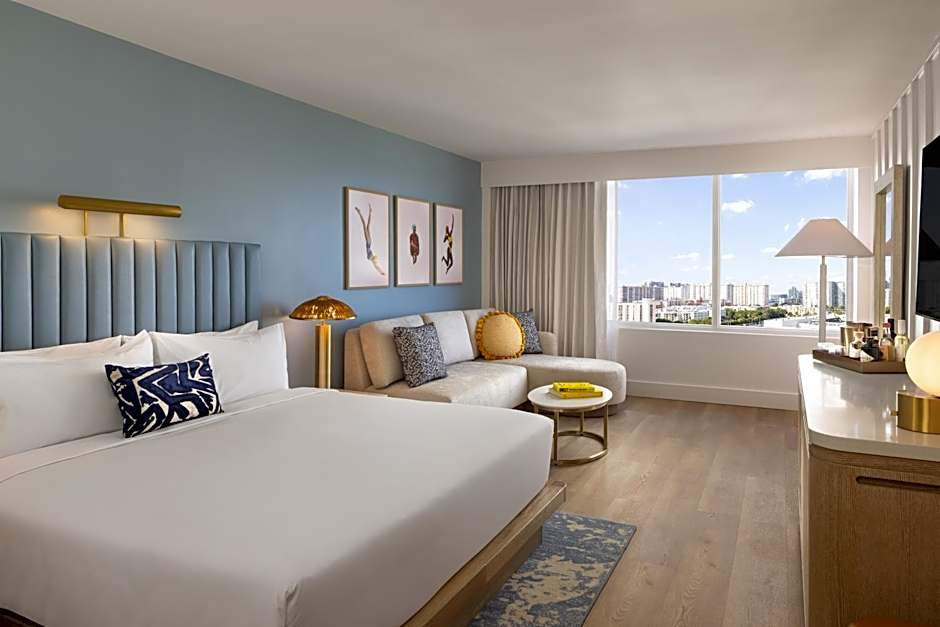 Photo 1 of 4 of 1 King Bed, City View