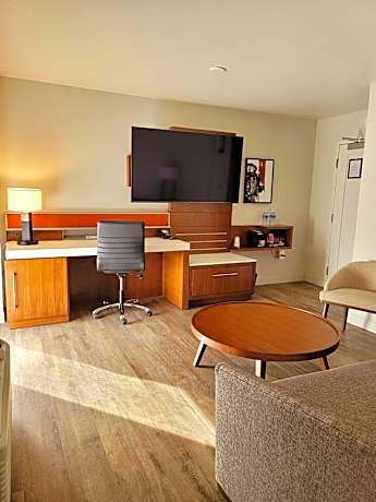 Executive Room, 1 King Bed (Mobility Accessible, Tub)