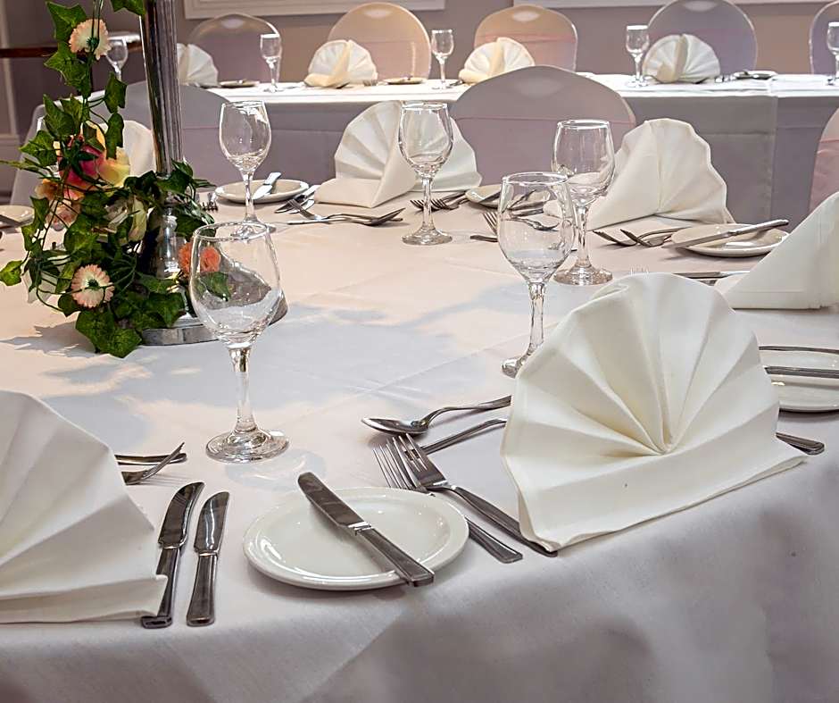 Crowwood Hotel and Alba Restaurant