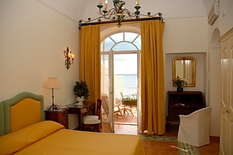 Classic Double Room with Balcony - Sea View