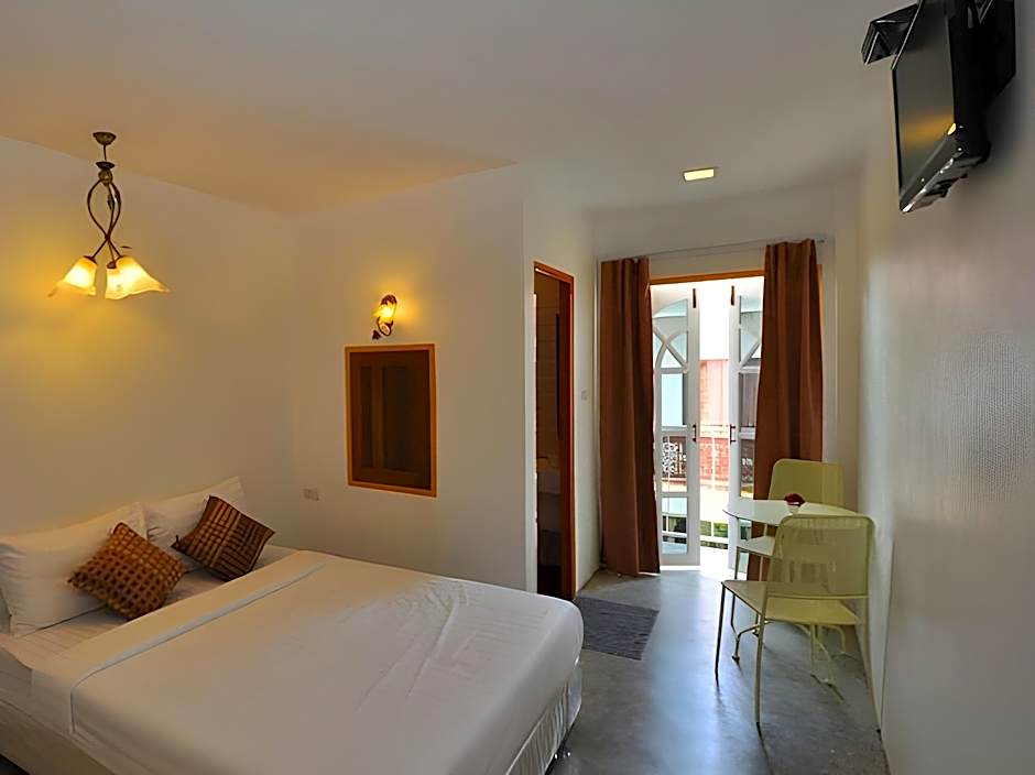 Sidewalk Boutique Hotel