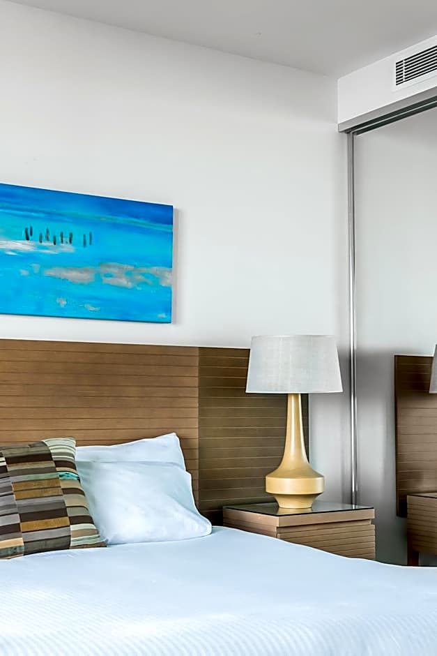 Oaks Redcliffe Mon Komo Suites