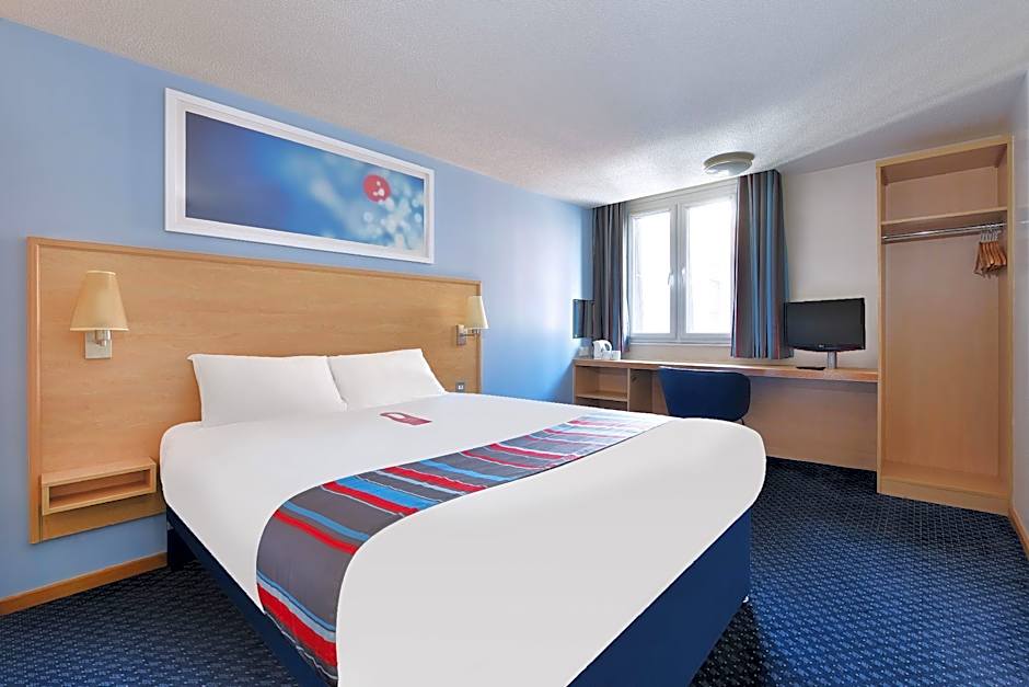 Photo 1 of 6 of Double Room