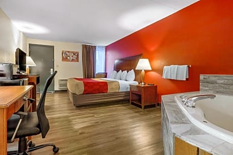 1 King Bed, Suite, Nonsmoking, Upgrade