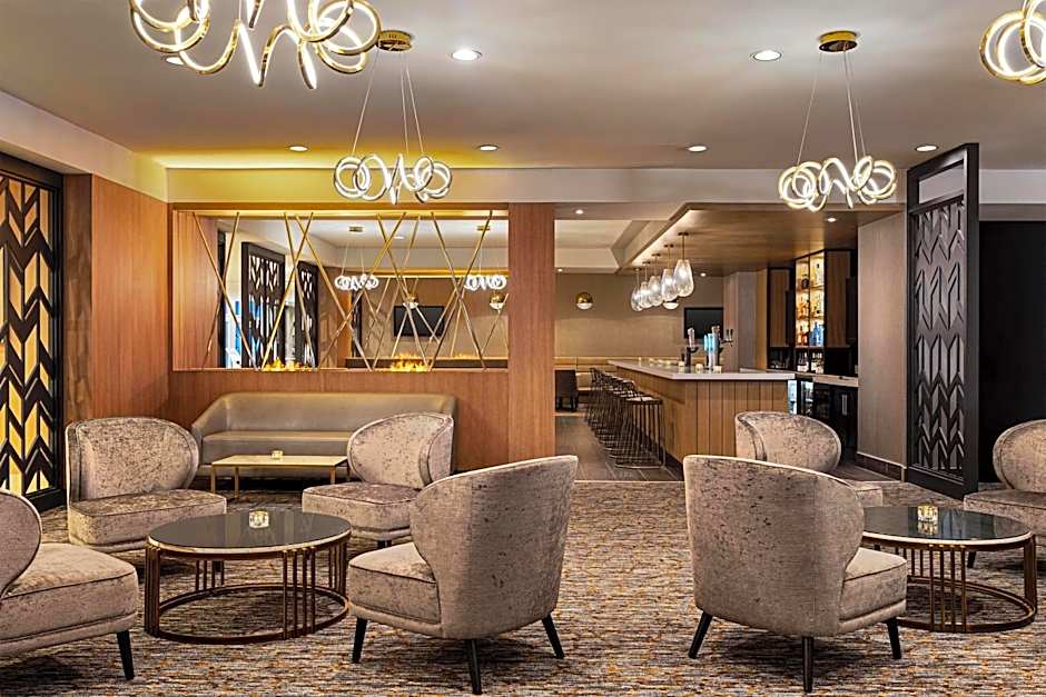 DoubleTree By Hilton Pointe Claire Montreal Airport West