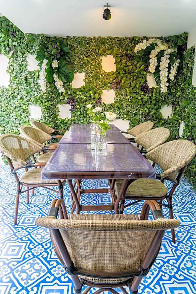 The LOL Elephant Hostel