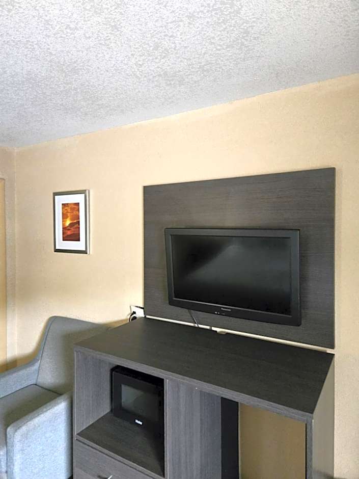 Days Inn by Wyndham Charlotte Northlake