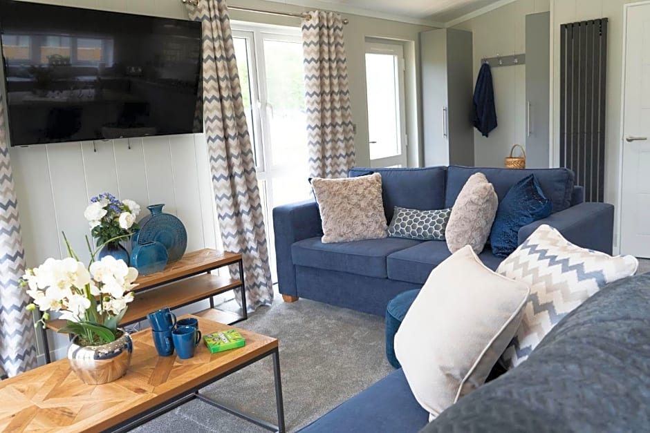 Hollicarrs - Lilypad Lodge