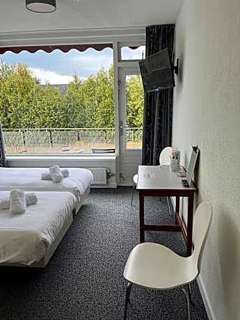 Twin Room with Balcony