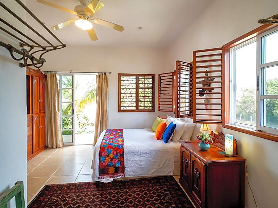 Casa Zarah - Hacienda Family Home - Pool and 2-Block to Beach
