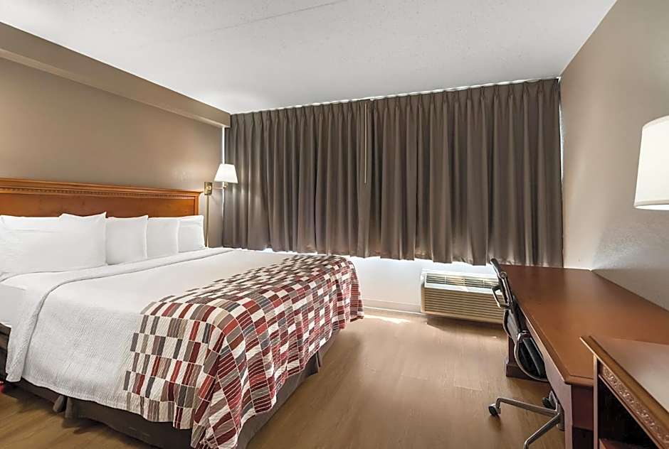 Red Roof Inn And Suites Newark - University