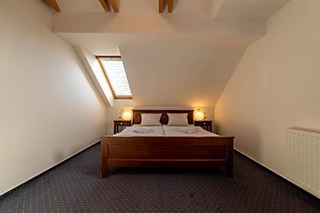 Apartment with Lake View