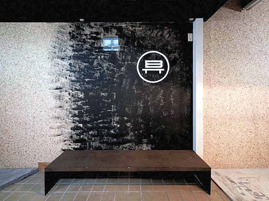 BENCH - Hostel
