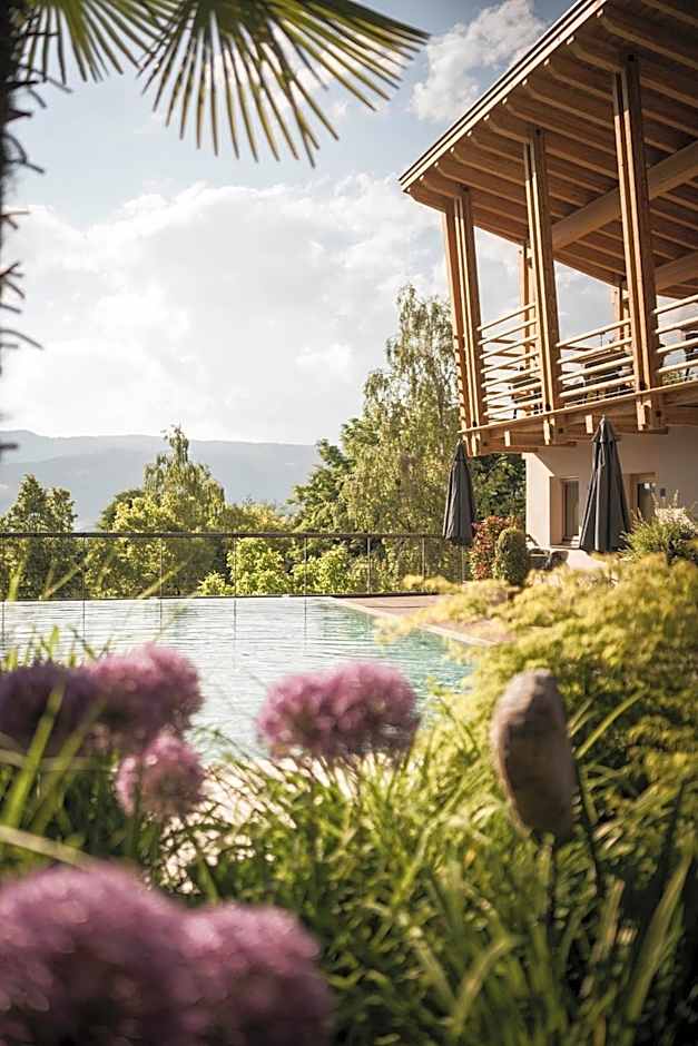 Presulis Hideaway Apartments & Restaurant