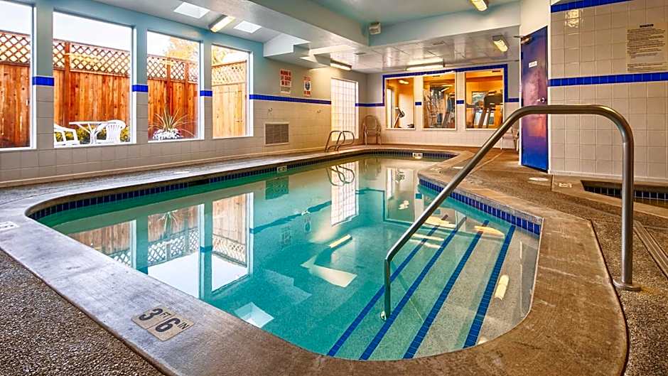 Executive Residency by Best Western Navigator Inn & Suites