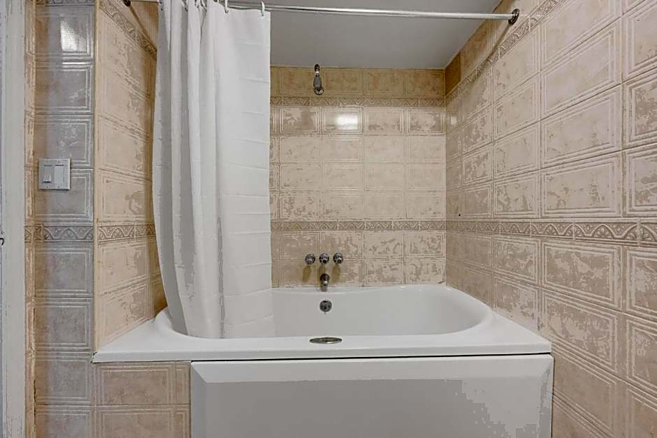 Bay Ridge ApartHotel