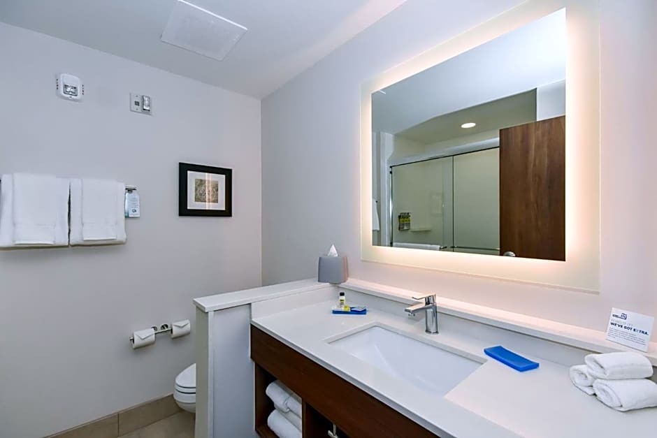 Holiday Inn Express & Suites Charlotte - Ballantyne by IHG
