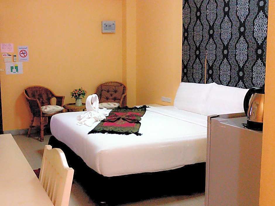 Ploy-Plu Residence