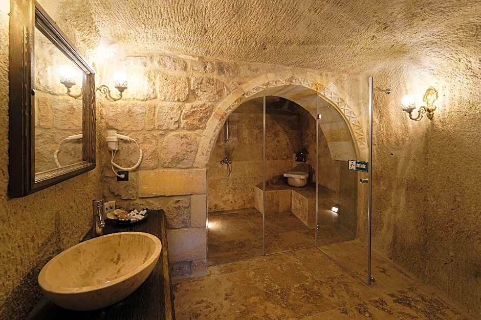 Doctor's Cave Suites
