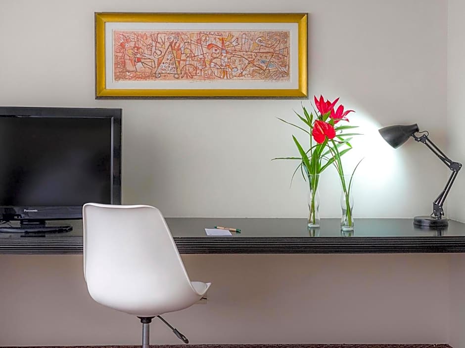 Roosevelt Hotel & Suites