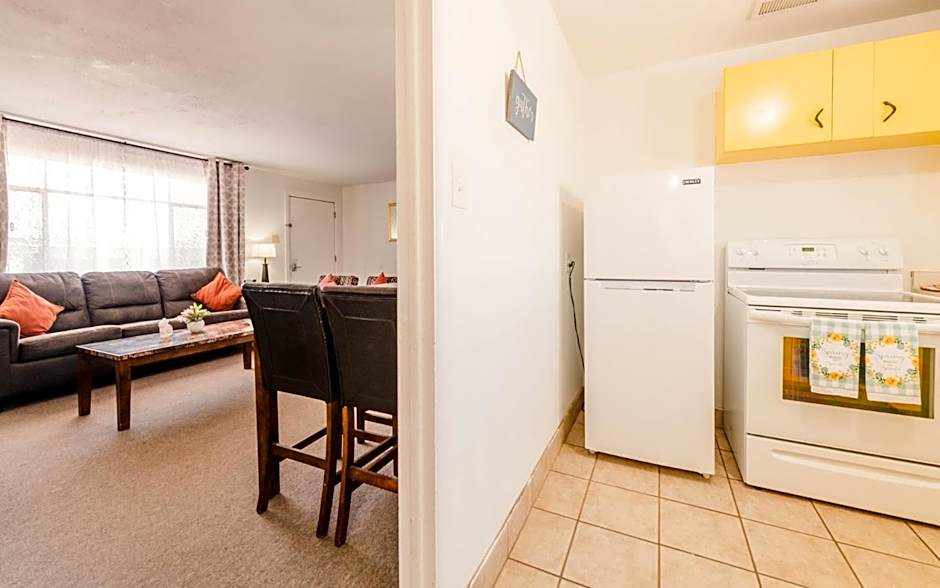 Home Style Apartments - 1 & 3 BR Suites with Full Kitchen