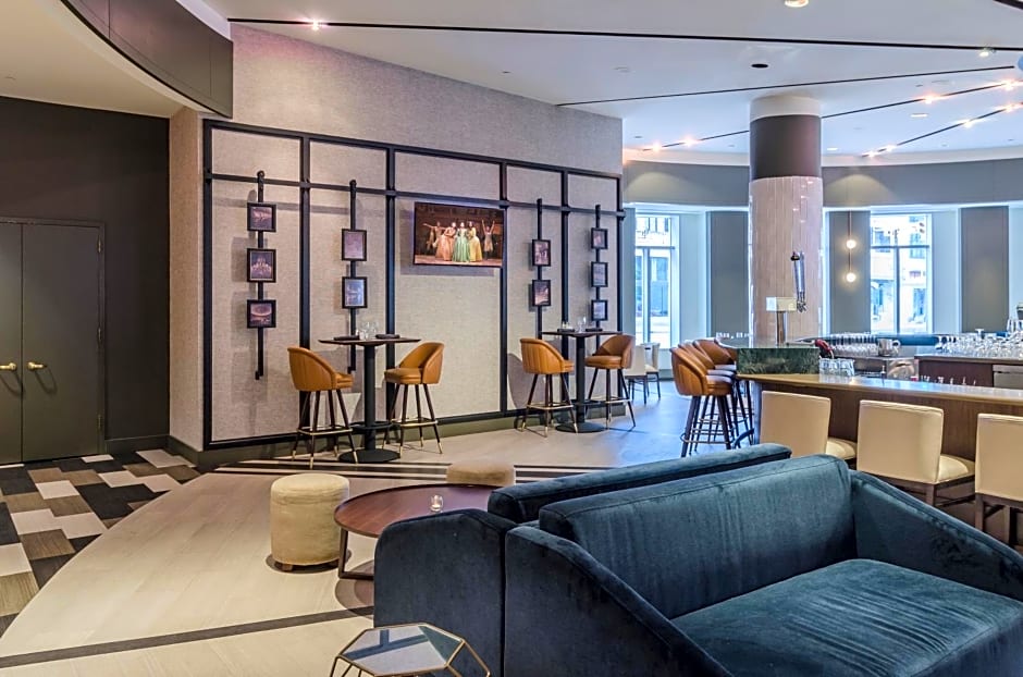 Crowne Plaza Cleveland at Playhouse Square by IHG