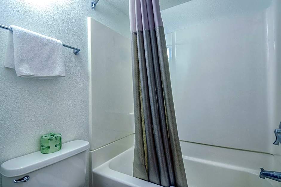 Motel 6-Pomona, CA - Los Angeles