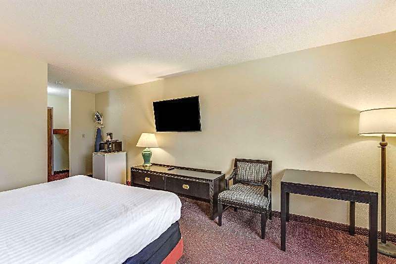 Econo Lodge Whitehall Near Michigan's Adventure