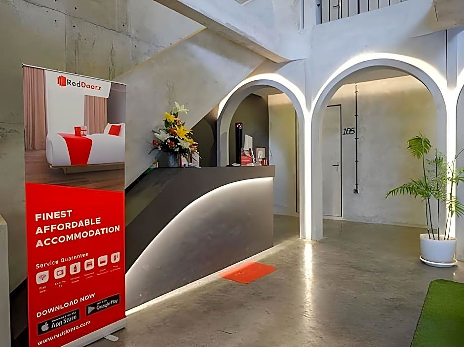 RedDoorz Plus near Kawasan Sam Poo Kong Semarang