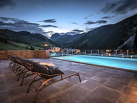 AlpenParks Hotel & Apartment Arlberg Warth mit Pool