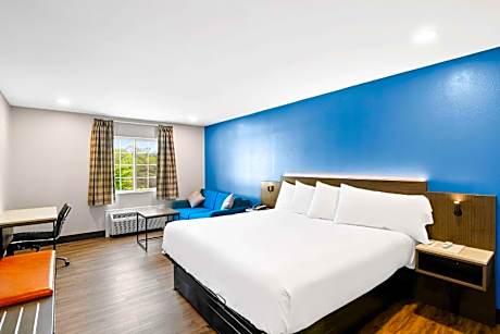 1 King Bed Non-Smoking
