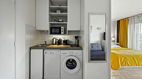 Family Studio with Mountain View