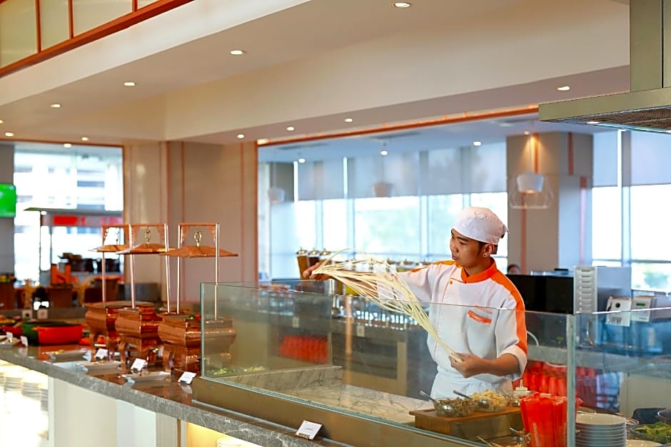 HARRIS Hotel & Conventions Bundaran Satelit Surabaya