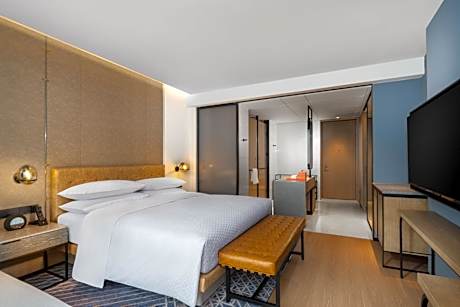 Premium King Room with City View