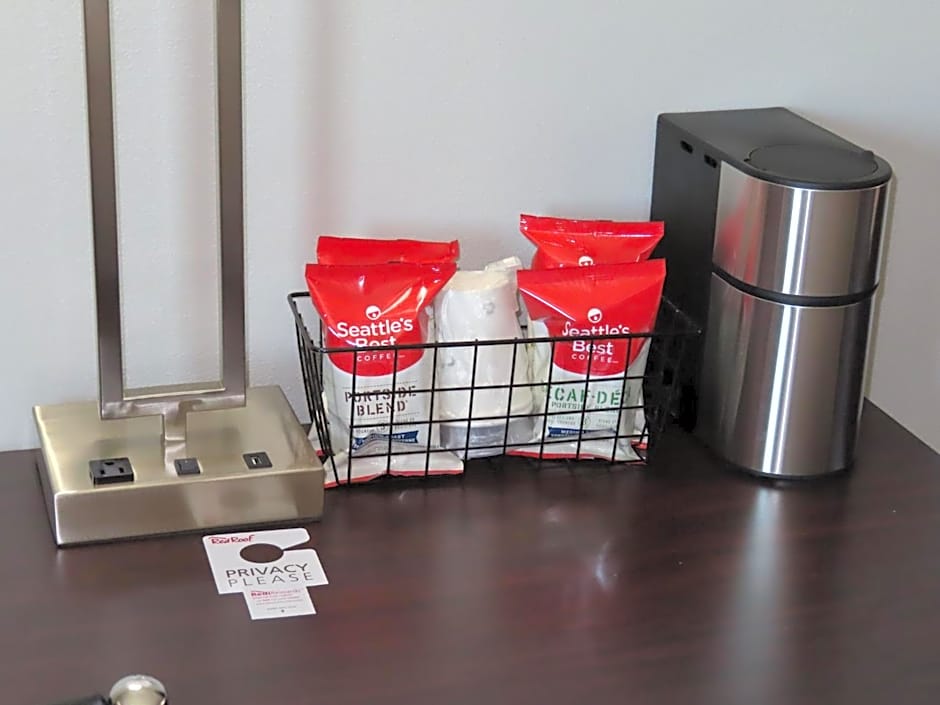 Red Roof Inn PLUS & Suites Erie