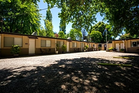 2 Bedroom Apartment with Pool & Garden View (rooms 2,4)