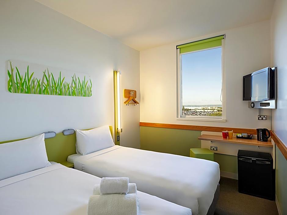 Photo 1 of 3 of Budget 2 Twin Beds