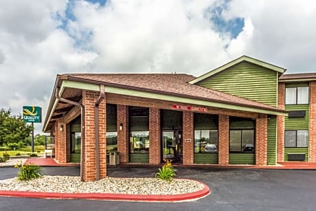 Quality Inn Columbia City near US-30