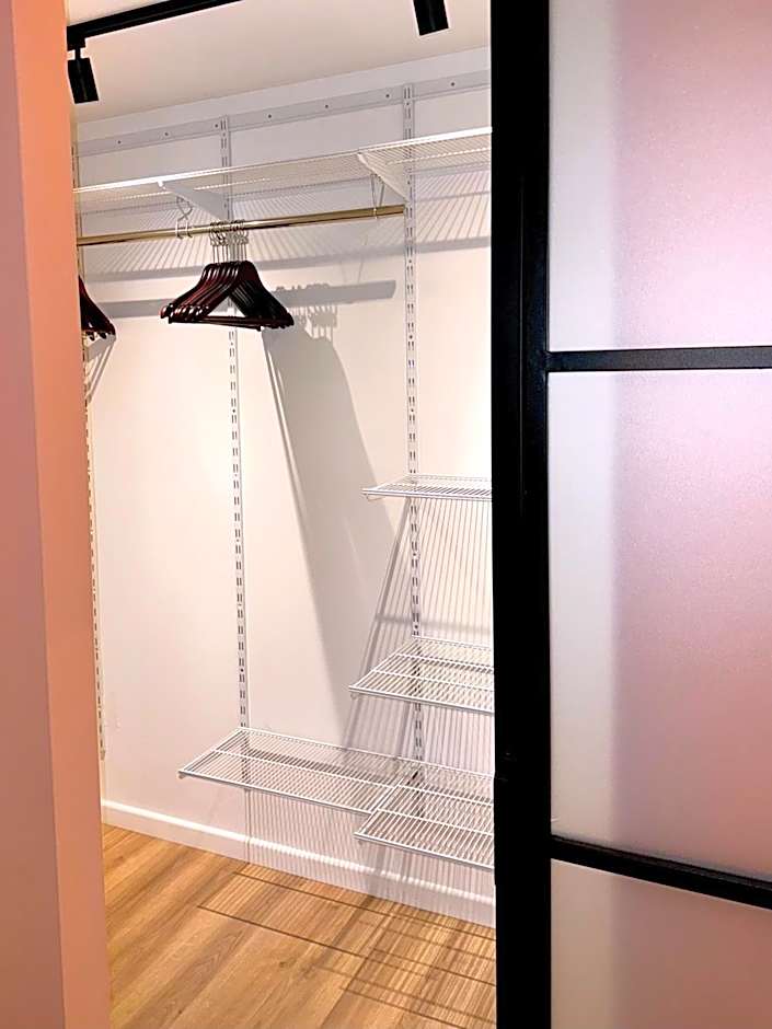 Home & Travel Apartamenty w centrum Łodzi - Piotrkowska - Klimatyzacja - Parking - Manufaktura - OFF Piotrkowska - EC1 - ATLAS Arena - Orientarium - Monopolis