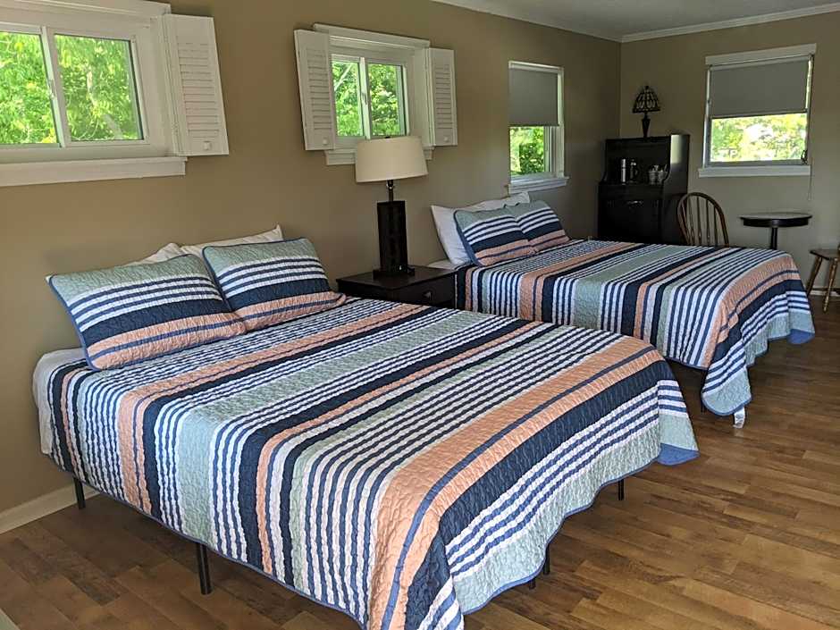 Riverboat Inn & Suites