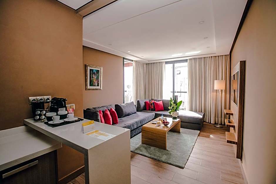 DownTown Hotel By New Art